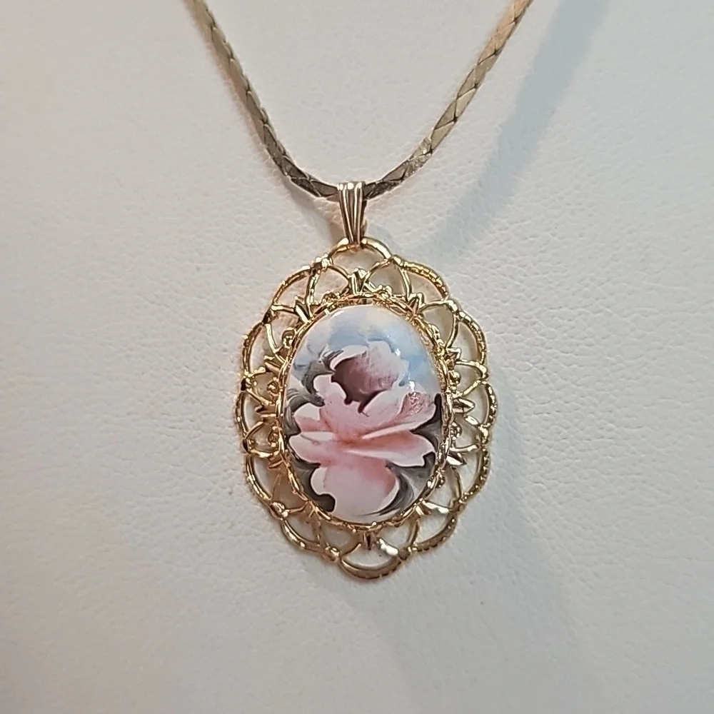 Vintage gorgeous necklace